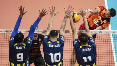 8 Maçlık Rüya Kabusa Döndü! Fenerbahçe Medicana Derbide Galatasaray’ı Yıktı