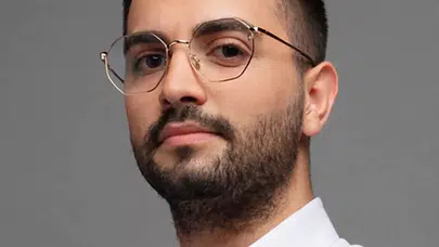 Kadir Ezildi kardeşlerinin sayısı, kaç kardeşi var ve aslen nereli?