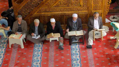 Ramazan’da mukabele saatleri netleşti: Sabah ekran başında olmak isteyenlere saat listesi!