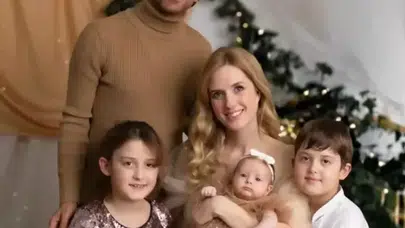 Wilma Elles, dört çocukla sahneye çıktı, defilede göz doldurdu