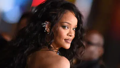Rihanna’nın Gerçek Adı Ne, Mahlasını mı Kullanıyor? Doğum Yeri ve Müzik Kariyeri