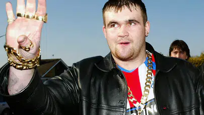 19 Yaşında 9.7 Milyon Sterlin Kazandı, 8 Yılda Tüketti! Şimdi Yine Çöpçü