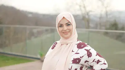 Yemekteyiz Aynur Hanım kim, kaç yaşında, nereli?  Yemekteyiz yarışmacısı Aynur Hanım hakkında merak edilenler