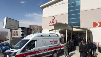 Hakkari’de yürekleri ağza getiren kaza... Transit savruldu, 8 hayat altüst oldu!