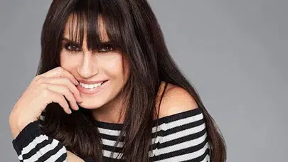 Gazeteci Bir Baba, Ressam Bir Anne: Ayşegül Aldinç’in Bilinmeyen Aile Geçmişi