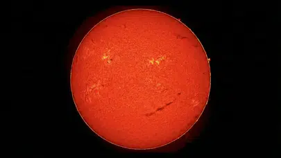 Gökyüzünde ilginç görüntü! Güneş adeta gülümsüyor