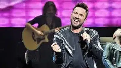 Tarkan, İstanbul Konser Serisinin Finalini Hangi Sürpriz İsimle Yaptı? İşte O Kişi