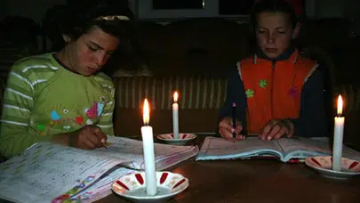 Manisa elektrik kesintisiyle birlikte şehirde karanlık altında kaldı