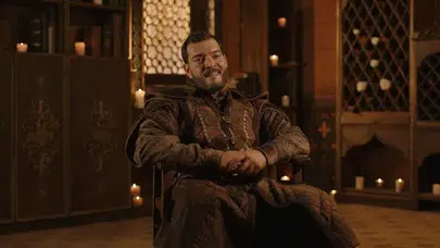 Kuruluş Orhan setinde minik misafir! Çağrı Şensoy kızı Yaz ile seti gezdi