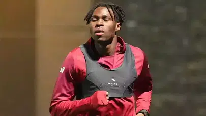 Okan Buruk’un Savunma Tercihi Belli Oldu! Boey Sağ Bekte, Singo Stoperde