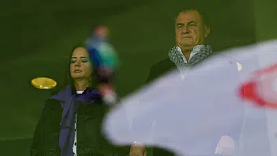 Fatih Terim’in Tribün Şovu! Kızıyla birlikte maçı İzledi, taraftarları sevindirdi