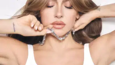 Hadise Yeni Albüm Kapağını Takipçilerine mi Sordu, 8. Albüm “H” İçin Sosyal Medyada Oylama mı Başlattı?