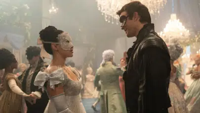 Tarihi dizide modern detay şoku... Bridgerton hayranları ayakta!