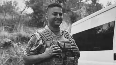 Silah arkadaşlarını yasa boğan kayıp: Evinde hareketsiz bulundu!