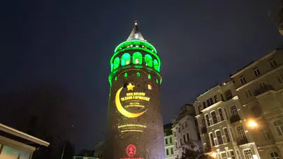 İstanbul’da Ramazan uygulaması: Galata Kulesi iftar saatinde yeşile bürünüyor