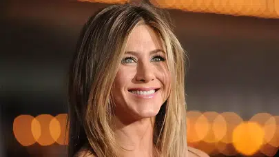 57 Yaşında Fit Görünümün Formülü! Aniston’un 16 Saatlik Düzeni Gündem Oldu