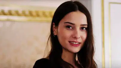 Elçin Zehra İrem Aşkı Böyle Tanımladı: Hem Hüzünlü Hem Tutkulu