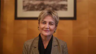 İpek Elif Atayman’ın Hayatı ve Kariyeri