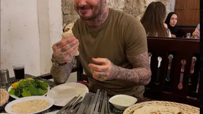 David Beckham Katar’da mutfağa girdi! Kebap yedi, lavaşı kendi elleriyle pişirdi!