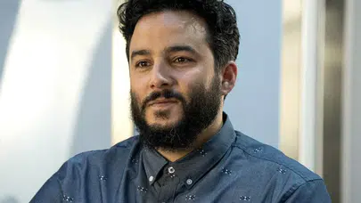 Ennis Esmer ekranlara dönüşüyle izleyiciyi şaşırttı