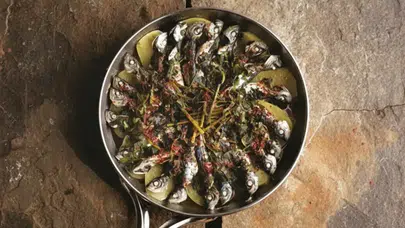 Evde balık nasıl pişirilir ve kokusu nasıl azaltılır, tek tencerede istavrit nasıl yapılır?