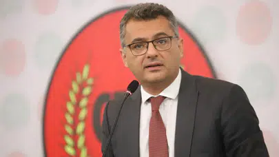 Tufan Erhürman biyografisi (kimdir), nerede doğdu, siyasi görüşü ne, kaç yaşında? KKTC siyasetindeki yeri