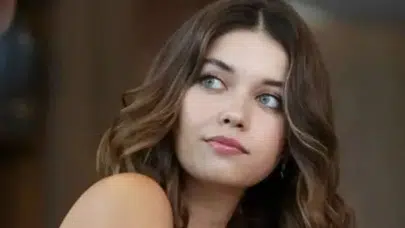 Abi Dizisi Avukat Çağla Kimdir? Afra Saraçoğlu Kaç Yaşında, Nereli, Boyu Kaç, Kilosu Ne, TV Dizileri ve Kariyeri