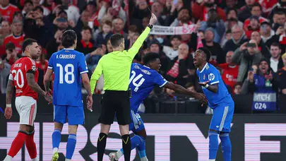 Şampiyonlar Ligi’nde Irkçılık İddiası! Vinicius Jr. Sahadan Ayrılmak İstedi