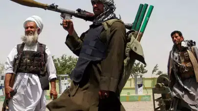 Taliban 15 Askeri Bölgeyi Ele Geçirdi, Ölü Sayısı 200’ü Aştı