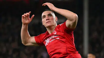 Belgrad Sokaklarından Premier League Zirvesine: Nikola Milenkovic’in İnanılmaz Yükseliş Hikâyesi