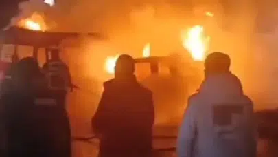 Şanlıurfa’da feci kaza! Çarpışan araçlar alev topuna döndü