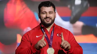 Rıza Kayaalp'in kaç şampiyonluğu var?