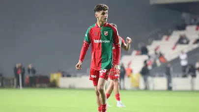 Adem Yeşilyurt FUTBOL KARİYERİ, MAAŞI, PİYASA DEĞERİ, mevkiisi, oynadığı takımlar!