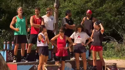 Survivor ünlüler adasında yılan kabusu! Gece yarısı çığlıklar yükseldi