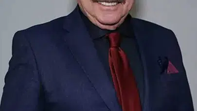 Erdal Özyağcılar’dan Kedili Paylaşım! 'Sahiplerinden Çok Beni Severler'