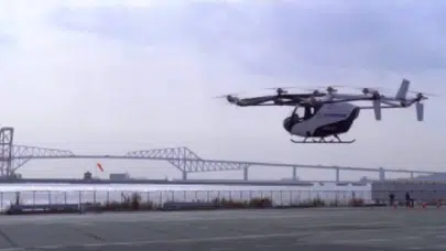 Uçan arabalar gerçek oluyor! SkyDrive’in SD-05’i gösteride uçtu