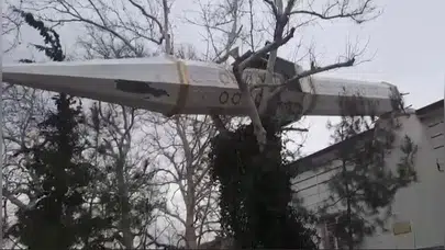 Osmaniye’de fırtına dehşeti: Cami minaresi yerle bir oldu!