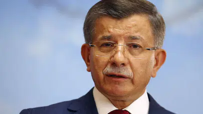 Ahmet Davutoğlu kaç yaşında, aslen nereli, mesleği ne, hangi görevlerde bulundu, eşi ve çocukları kim?