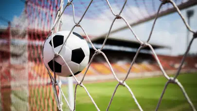 Pazar günü ekranlarda dev kapışma: Bugün tribünlerde yer yerinden oynayacak!