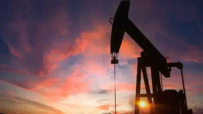 ABD Petrol Stokları Neden 9 Milyon Varil Azaldı, Ham Petrol Stokları Düşerken Günlük Üretim 13,7 Milyon Varile Nasıl Yükseldi?