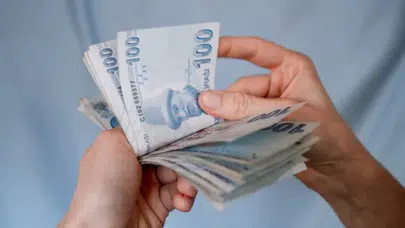 Emeklilere Çifte Maaş Formülü! Bu Detayı Bilen Maaşı Kesilmeden Çalışıyor