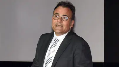 Ünlü televizyoncu Mesut Yar’ın sade evliliğinin perde arkası