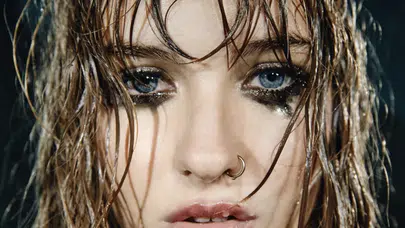 CLEAN GİRL AKIMI BİTTİ Mİ! Kömür gözler makyaj trendi nedir, nasıl yapılır, 2026 makyaj trendleri nasıl olacak?