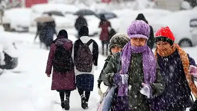 Kar yağışı geliyor, gözler valilikte! Artvin’de okullar için kritik gün!