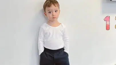 Yasemin Şefkatli’nin oğlu Emir sosyal medyada gündem oldu! Sürekli eli cebinde