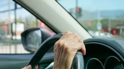 Milyonlarca emekliyi ilgilendiren konu: Emekliye ÖTV’siz araç yasası çıktı mı?