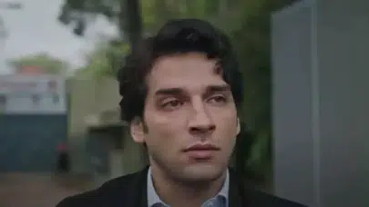 YALI ÇAPKINI’NDA TARIK KARAKTERİ KİM? Baran Bölükbaşı hayatı, kaç yaşında, aslen nereli ve hangi dizilerde oynadı?