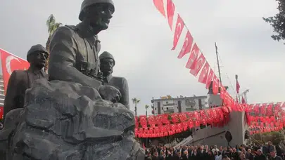 TARSUS’TA ÇANAKKALE ZAFERI TÖRENI NASIL DÜZENLENDI! Öğrenciler ne yaptı, hangi mesajlar verildi?