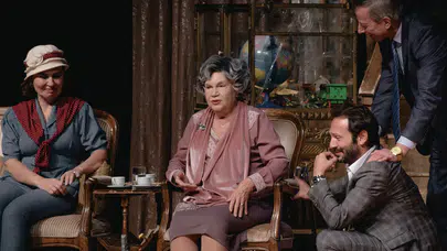 Nevra Serezli’nin sahneye damga vuran oyunu veda ediyor