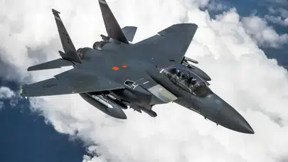 “Yenilmez” Denilen F-15 İran’da Düştü! Pilotlar Son Anda Atladı